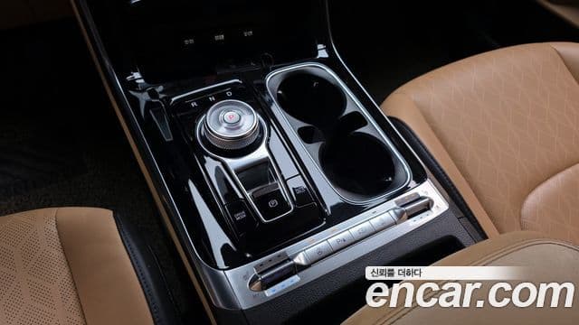 Kia Carnival 2020 — фото 9 из 20