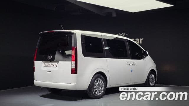 Hyundai Staria 2021 — фото 2 из 20