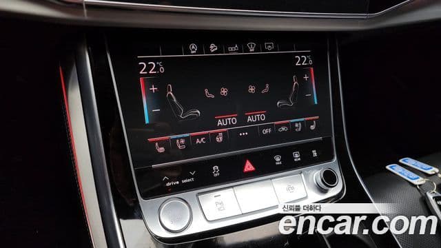 Audi Q7 2020 — ფოტო 17/20