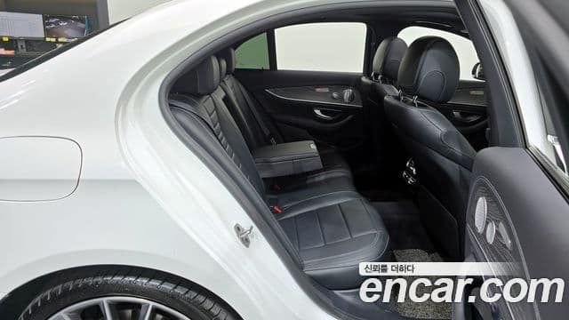 Mercedes-Benz E-Class 2021 — ფოტო 12/20