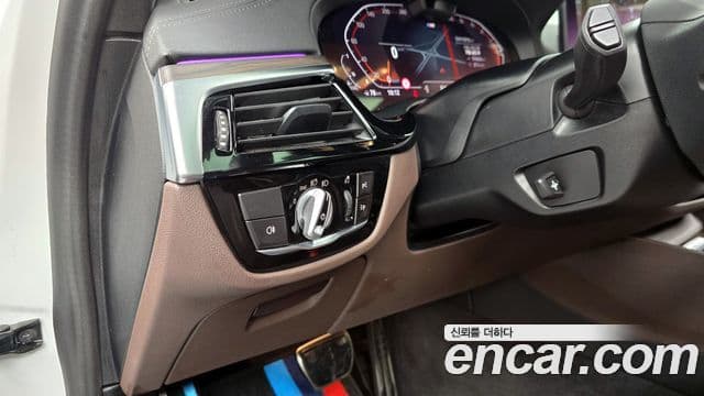 BMW 5 Series 2020 — ფოტო 14/20
