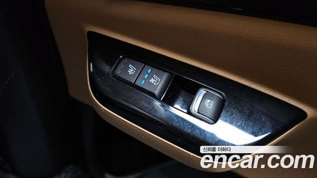 Kia Carnival 2021 — ფოტო 18/20