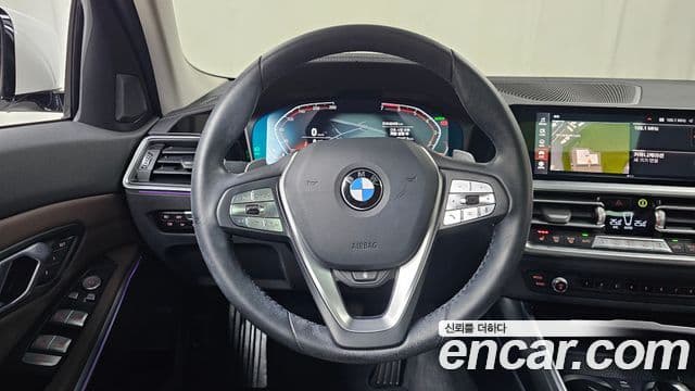 BMW 3 Series 2022 — ფოტო 13/20