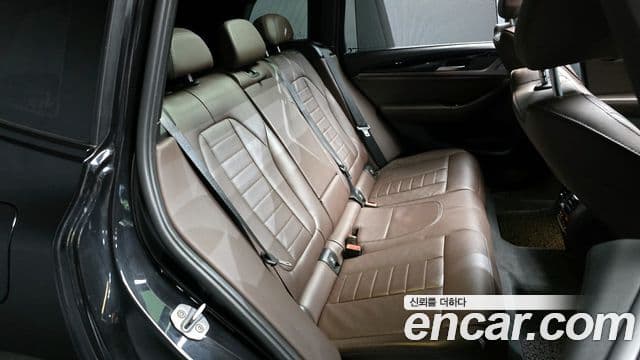 BMW X3 2018 — Şəkil 12/18