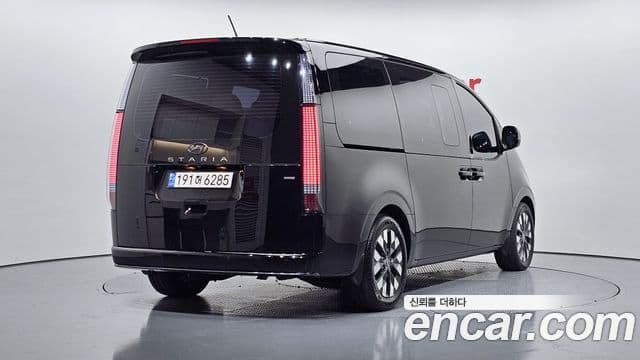 Hyundai Staria 2022 — ფოტო 2/20