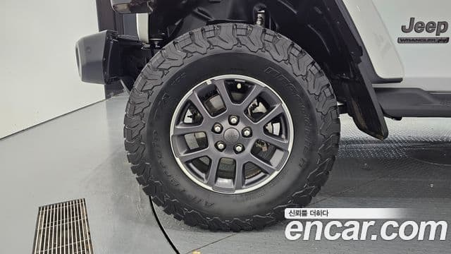 Jeep Wrangler 2021 — ფოტო 5/20