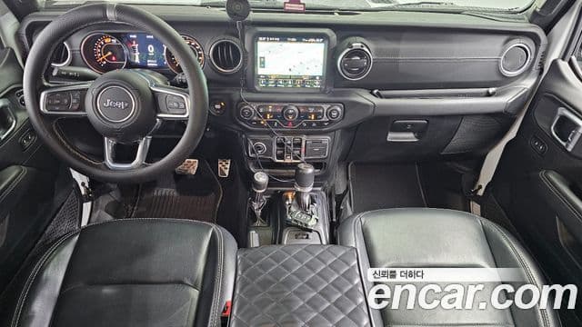 Jeep Wrangler 2021 — ფოტო 7/20