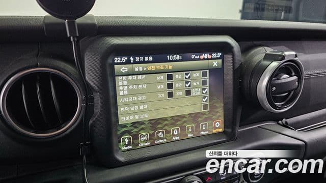 Jeep Wrangler 2021 — ფოტო 18/20