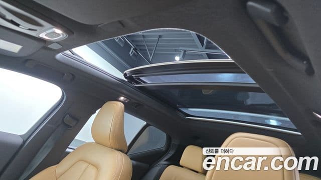 Volvo XC40 2021 — ფოტო 19/20