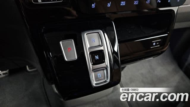 Hyundai Staria 2023 — фото 5 из 20