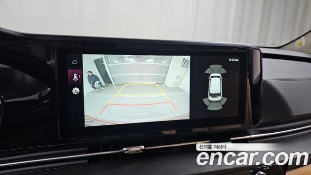 Kia Carnival 2021 — ფოტო 17/20