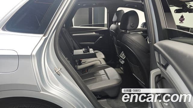 Audi Q5 2020 — Şəkil 12/20