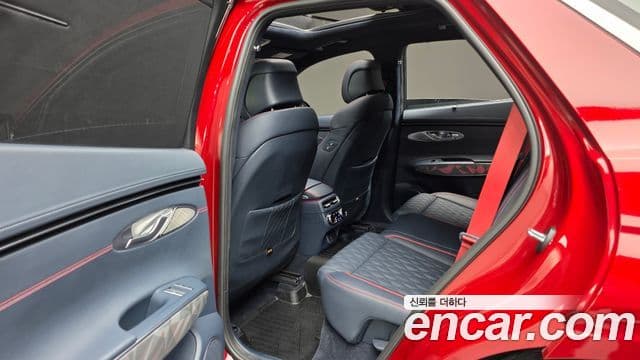 Genesis GV70 2022 — ფოტო 17/20