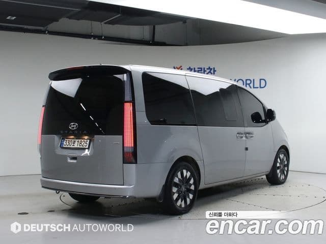 Hyundai Staria 2022 — ფოტო 2/20