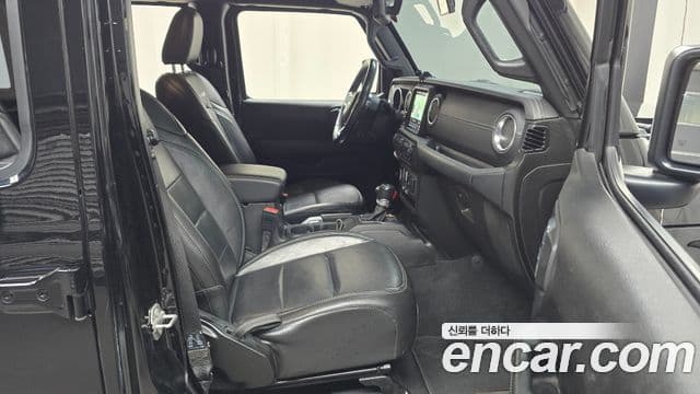 Jeep Wrangler 2021 — ფოტო 10/20