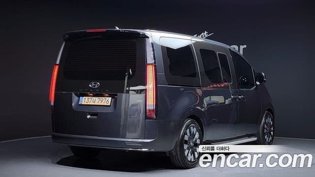 Hyundai Staria 2023 — ფოტო 2/20