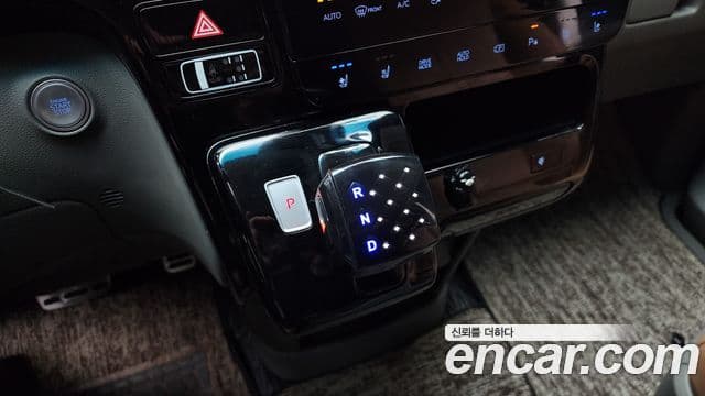 Hyundai Staria 2023 — ფოტო 9/20