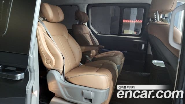 Hyundai Staria 2023 — ფოტო 12/20