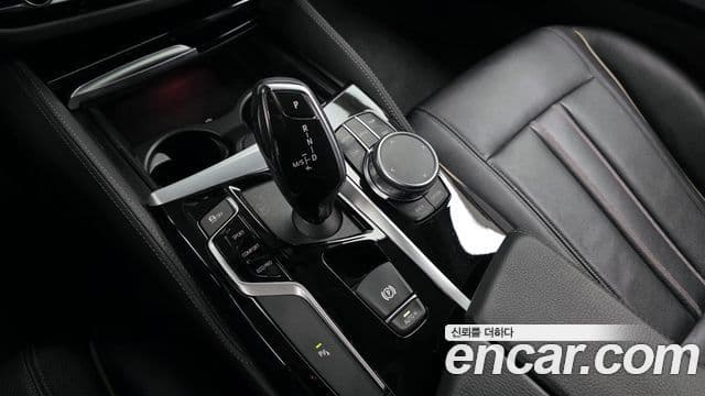 BMW 5 Series 2019 — Şəkil 9/20