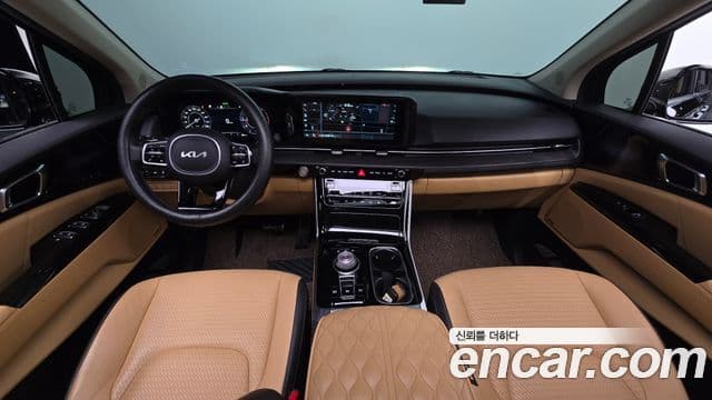 Kia Carnival 2022 — фото 10 из 20