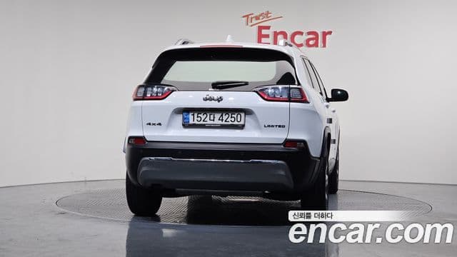 Jeep Cherokee 2021 — ფოტო 4/20