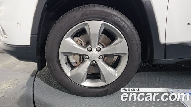 Jeep Cherokee 2021 — ფოტო 5/20