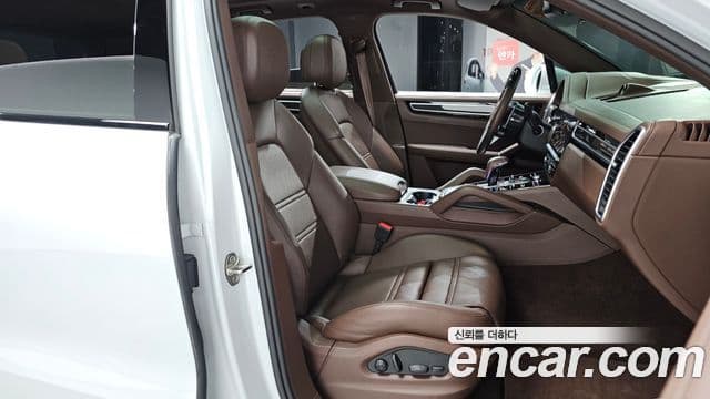 Porsche Cayenne 2022 — ფოტო 10/20