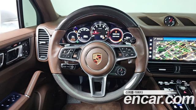 Porsche Cayenne 2022 — ფოტო 13/20