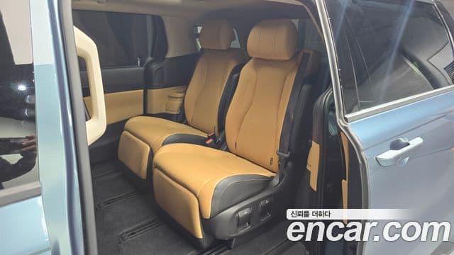 Kia Carnival 2022 — фото 11 из 20