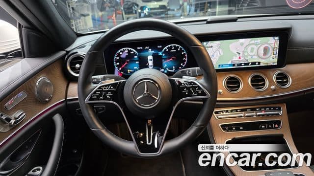 Mercedes-Benz E-Class 2022 — фото 13 из 20