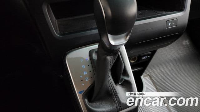 Hyundai Staria 2023 — ფოტო 9/20