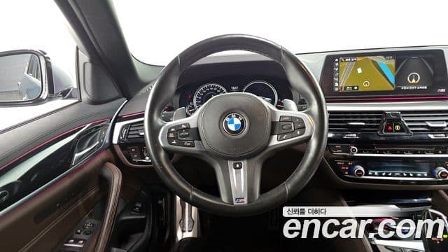 BMW 5 Series 2018 — Şəkil 13/20