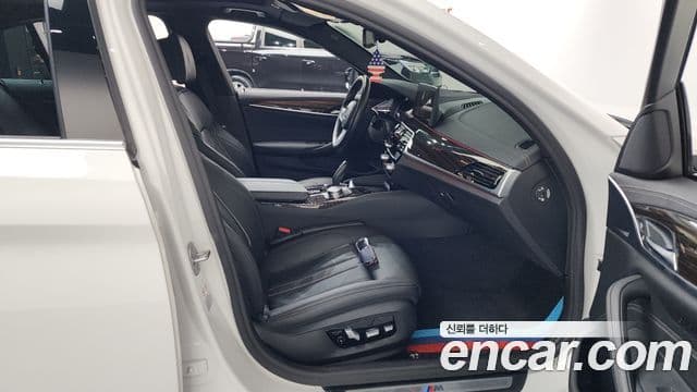 BMW 5 Series 2022 — фото 10 из 20