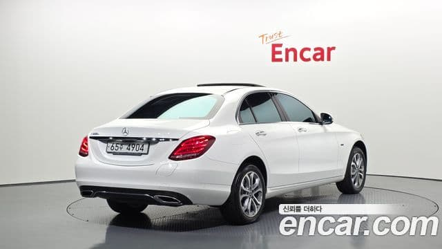 Mercedes-Benz C-Class 2018 — Photo 4/20