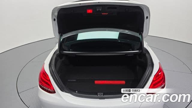Mercedes-Benz C-Class 2018 — Photo 19/20