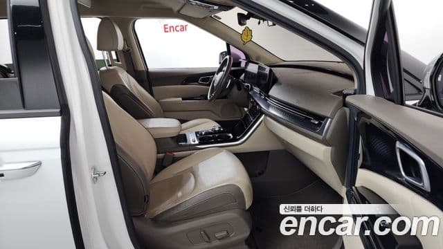 Kia Carnival 2021 — ფოტო 11/20