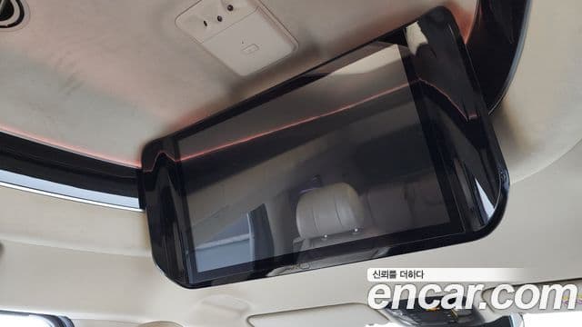 Kia Carnival 2021 — ფოტო 18/20