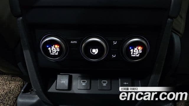 Land Rover Defender 2022 — ფოტო 19/20