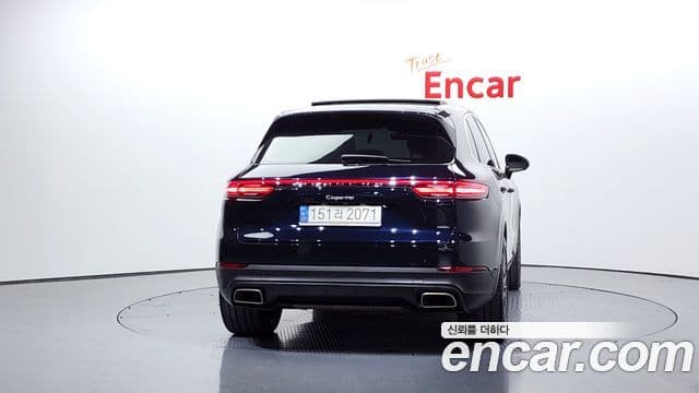 Porsche Cayenne 2021 — ფოტო 4/20