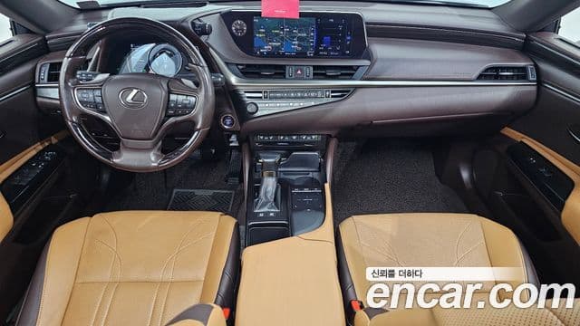 Lexus ES300h 2020 — ფოტო 15/20