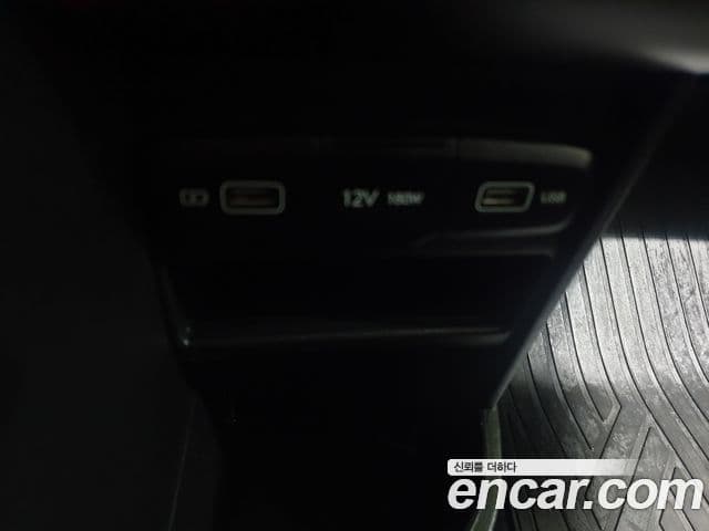 Hyundai Staria 2023 — Фото 17/20