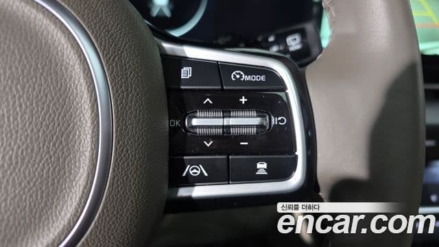 Kia Carnival 2023 — Фото 18/20