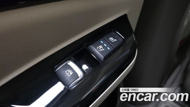 Kia Carnival 2023 — Фото 19/20