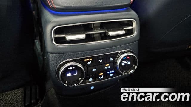 Genesis GV70 2021 — ფოტო 17/20