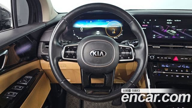 Kia Carnival 2021 — ფოტო 13/20