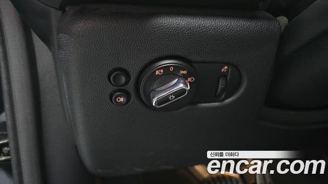 Mini Cooper S Convertible 2023 — ფოტო 19/20