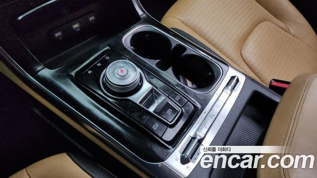Kia Carnival 2021 — фото 8 из 20