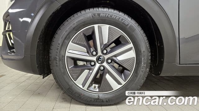 Kia Niro 2020 — ფოტო 5/20