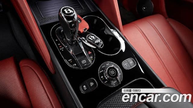 Bentley Bentayga 2023 — ფოტო 7/20
