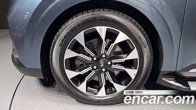 Kia Carnival 2021 — фото 5 из 20